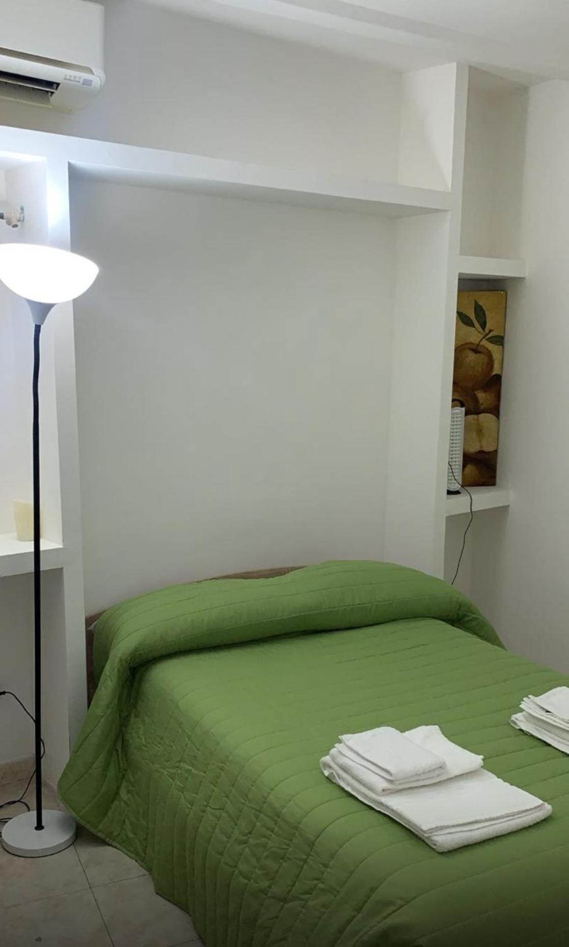 B&B Civitavecchia La Casetta Con Giardino エクステリア 写真
